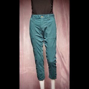 White House Black Market - The Straight Crop